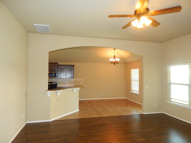 Building Photo - 3 bedrooms + 2 bathrooms + Study + Edmond Schools + Silverhawk Addition