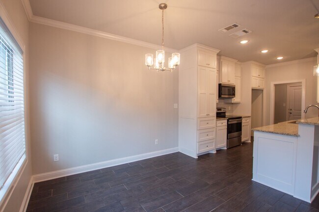 Building Photo - Available Now! Stunning 3 Bedroom 2 Bath Home in Whitehouse!