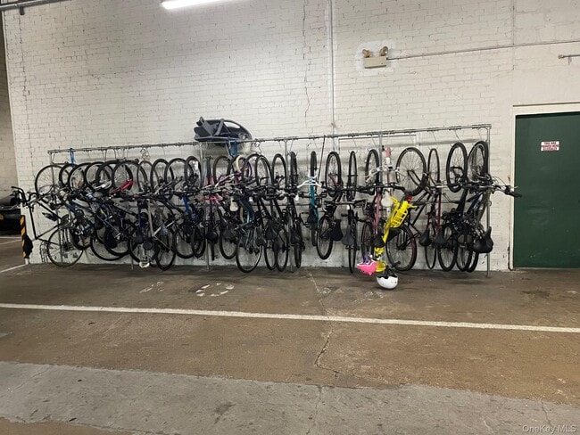 Building Photo - 192 Garth Rd