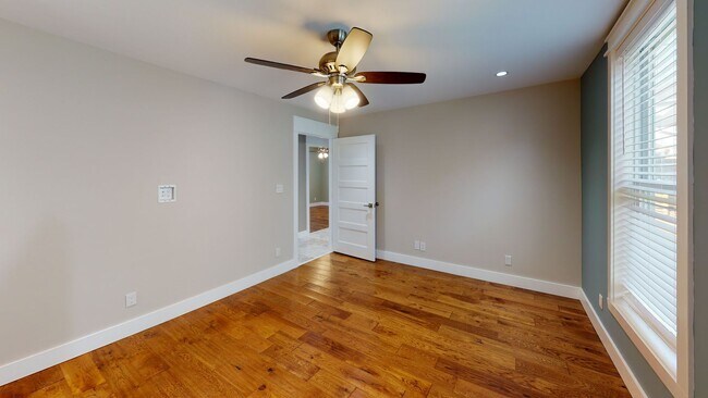 Building Photo - 215 16th St