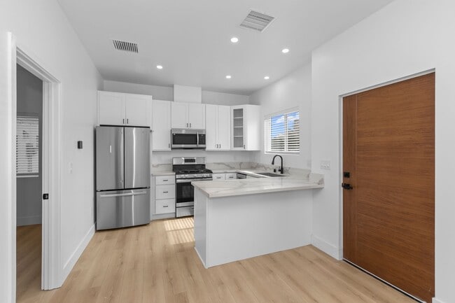 Building Photo - 6704 Saranac St