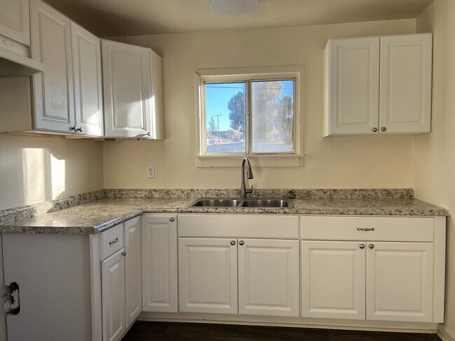 Building Photo - 3 Bedroom 1 Bathroom House with Huge Fenced Yard Near Schools, Park & Community Pool