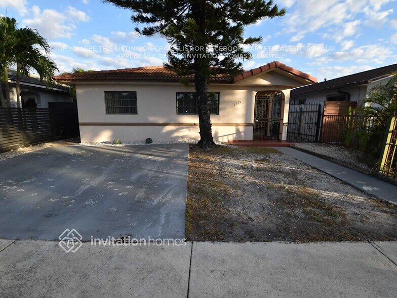 Primary Photo - 2579 W 70th St