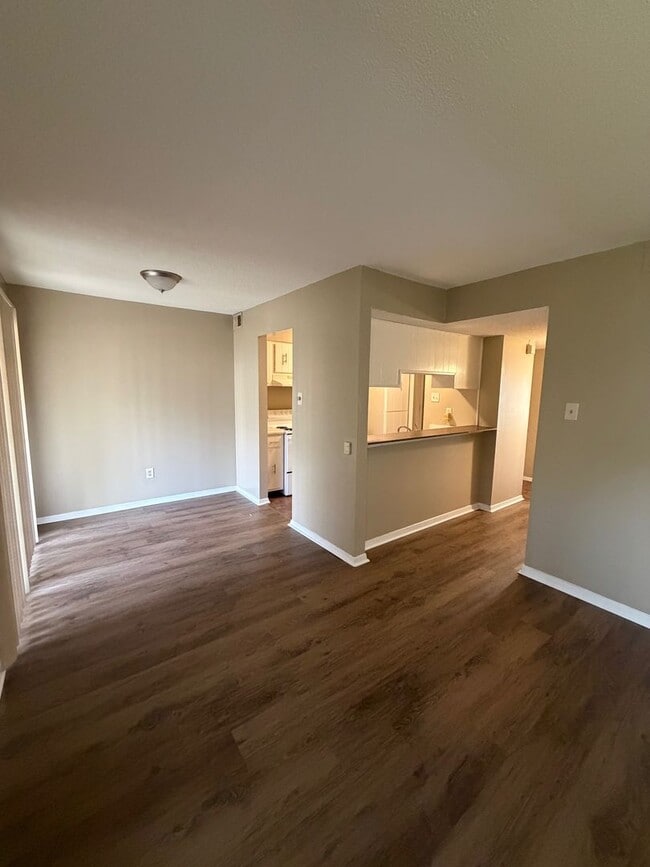 Building Photo - 2 bed 2 bath apartment | Hickory Hill