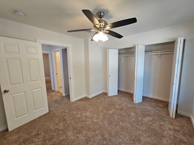 Building Photo - Recently rehabbed. Available now