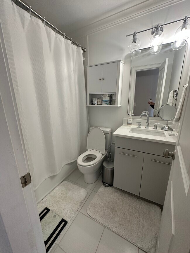 Building Photo - 194 Fishburne St