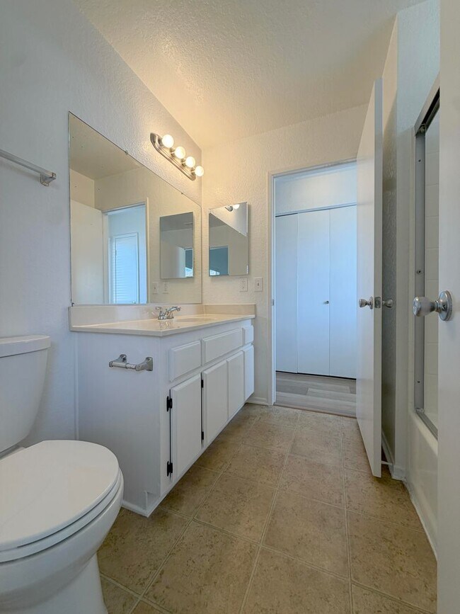 Building Photo - Alhambra Dr