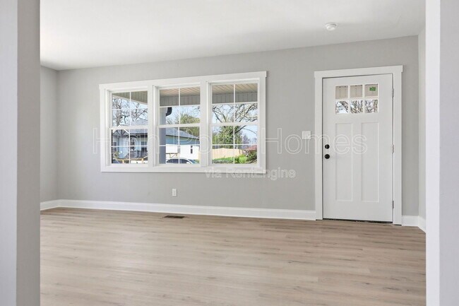 Building Photo - 2406 Kirby Ave