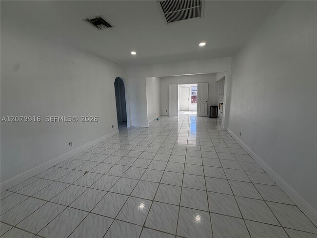 Building Photo - 2446 Johnson St