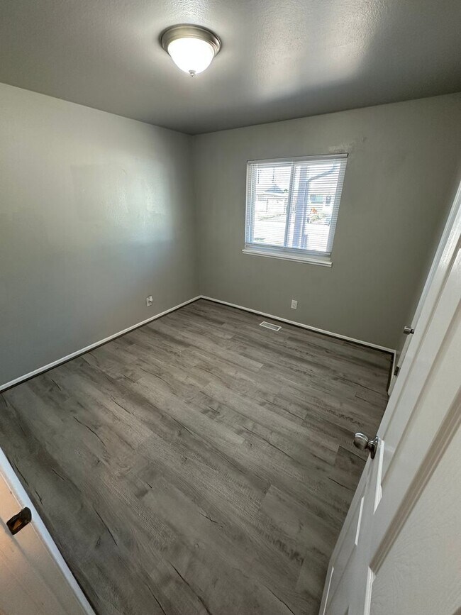 Building Photo - MOVE IN SPECIAL: $800 OFF FIRST MONTH'S RE...