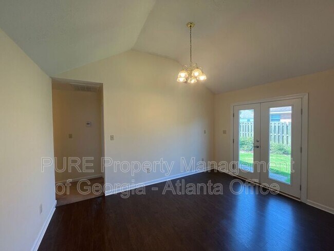 Building Photo - 127 Redford Dr