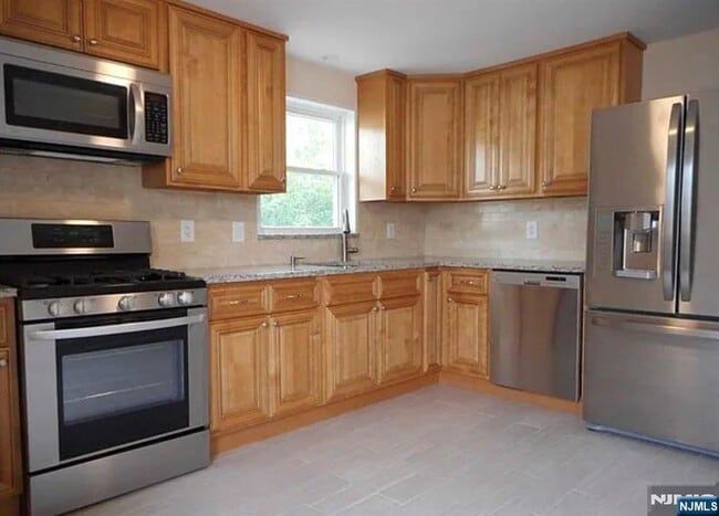 Building Photo - 85 Burns Ave