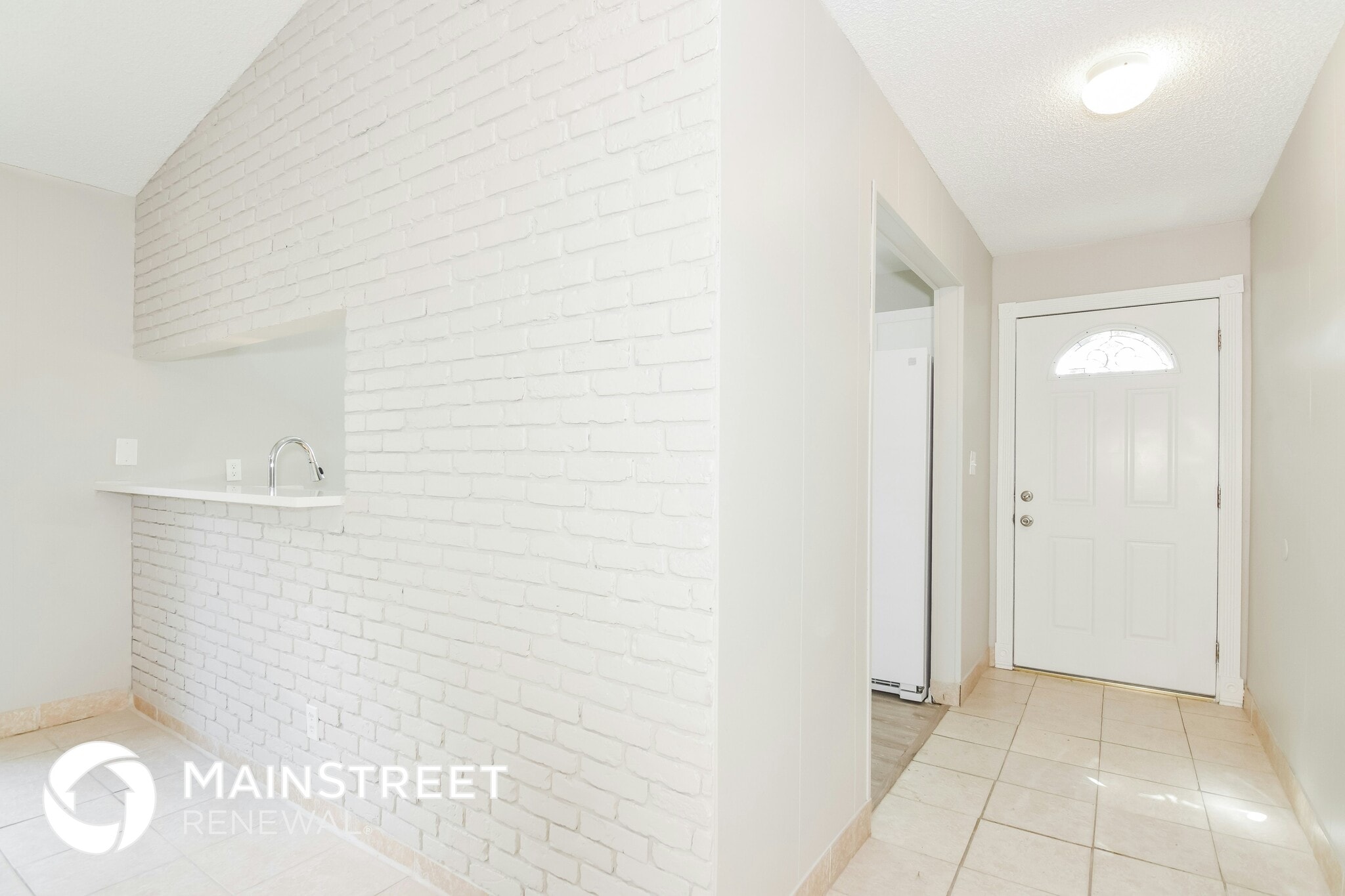 Building Photo - 1936 Pinehurst Dr