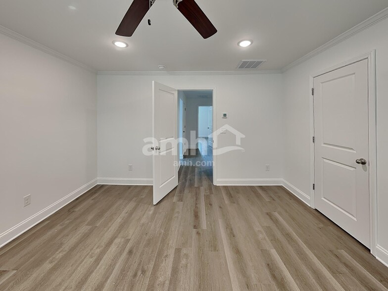 Building Photo - 1007 Guildcrest Ct