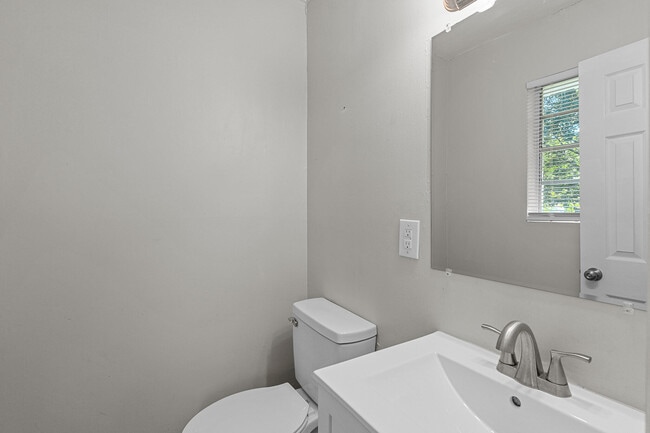 Building Photo - 3630 Columbine Dr