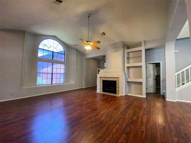 Building Photo - 3215 Tree Grove Dr