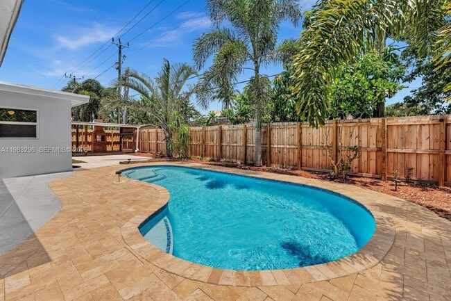 Building Photo - 2920 NE 8th Terrace