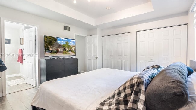 Building Photo - 3889 Tree Top Dr