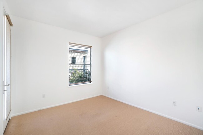 Building Photo - 153 City Limits Cir