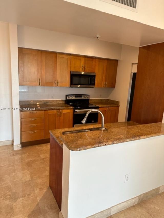 Building Photo - 1755 E Hallandale Beach Blvd