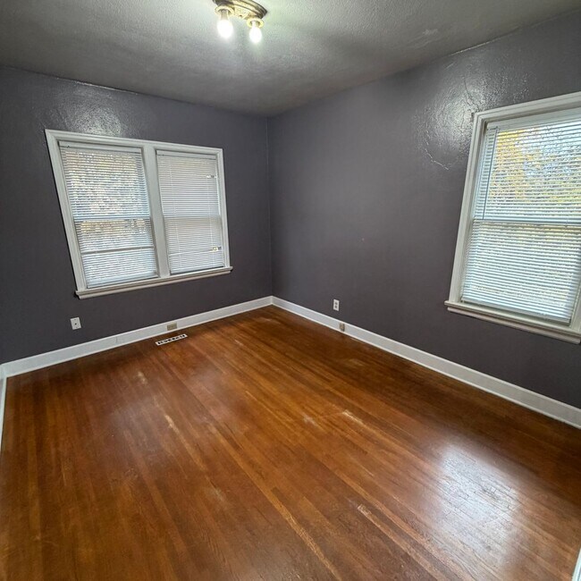 Building Photo - 10002 N Whitworth Dr