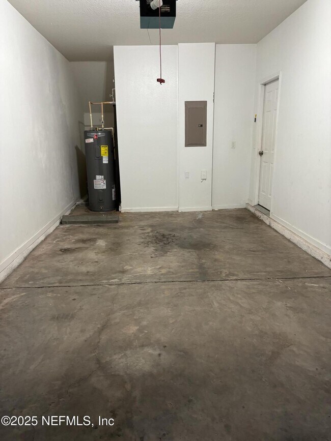 Building Photo - 3148 Hollow Tree Ct