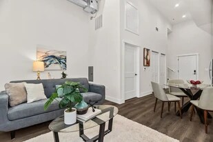 Building Photo - 1453 Maple Ave