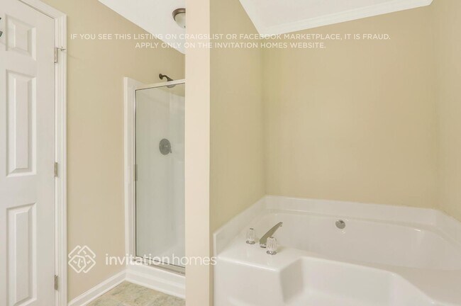 Building Photo - 300 Birch Creek Cir