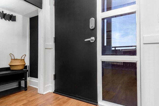 Building Photo - 700 N Graham St