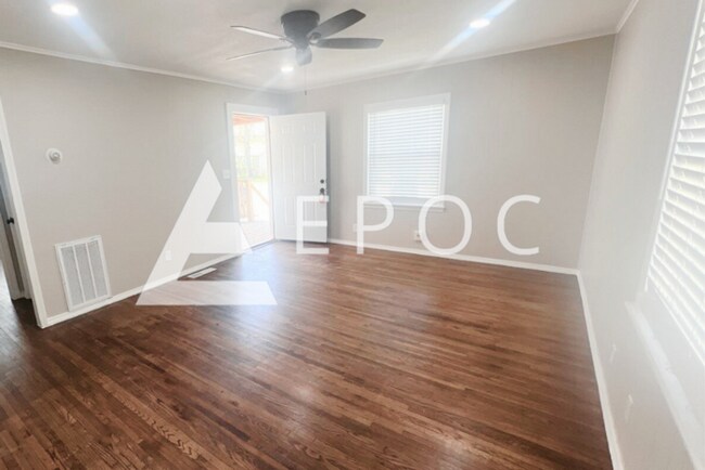 Building Photo - Newly Renovated- 2 Bedroom, 1 Bathroom Ava...