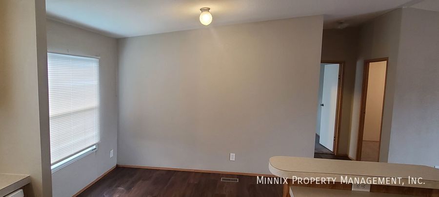 Building Photo - 304 SE 4th St