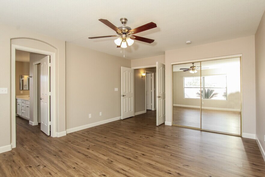 Building Photo - 824 E Rose Marie Ln