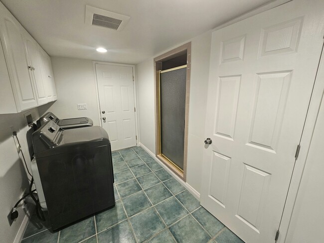Building Photo - 3675 Christensen Ln