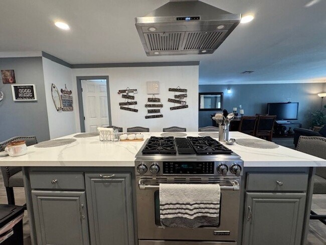 Building Photo - 3 BR 2 bath Furnished home Utilities Included & Brand new Interior-Custom Remodel