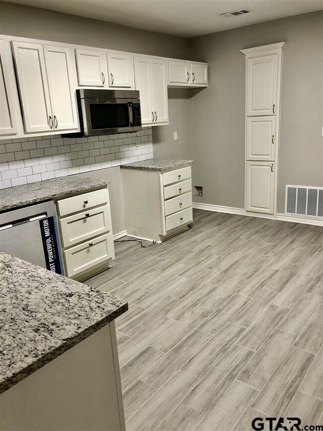 Building Photo - 1619 Timber View Dr