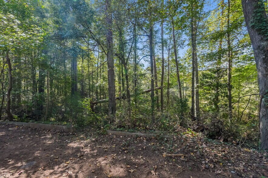 Building Photo - 5877 Bobbin Ln