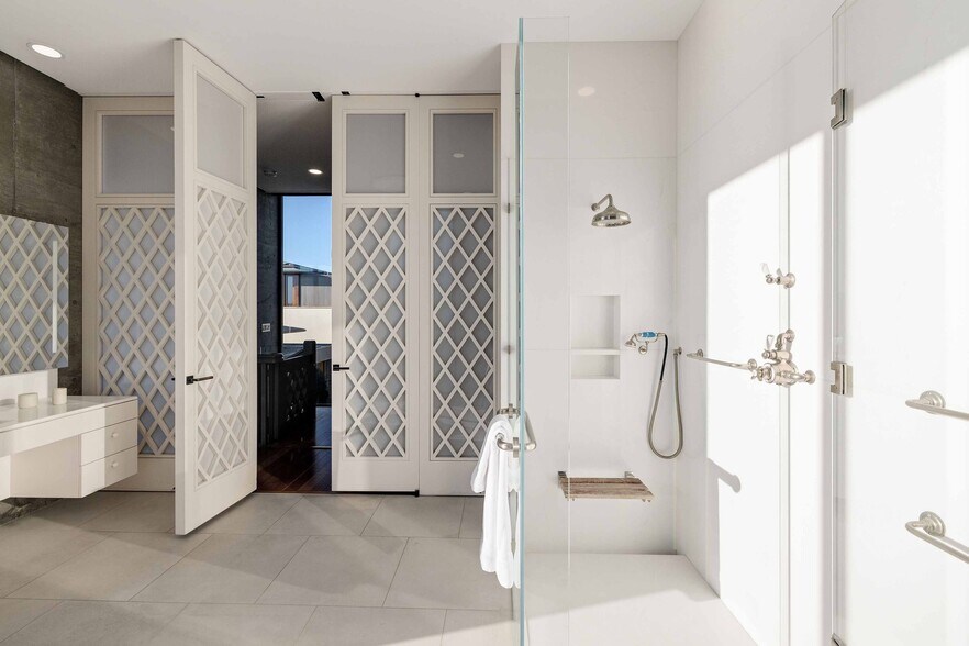 Building Photo - 1812 The Strand