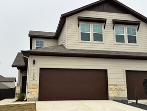 Building Photo - Luxury Duplex South of Austin