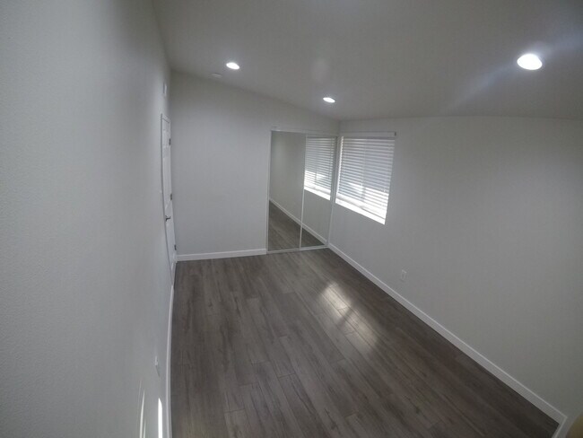Building Photo - 2656 Larkin Pl
