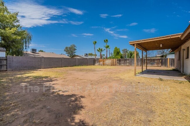 Building Photo - 3109 E Pueblo Ave