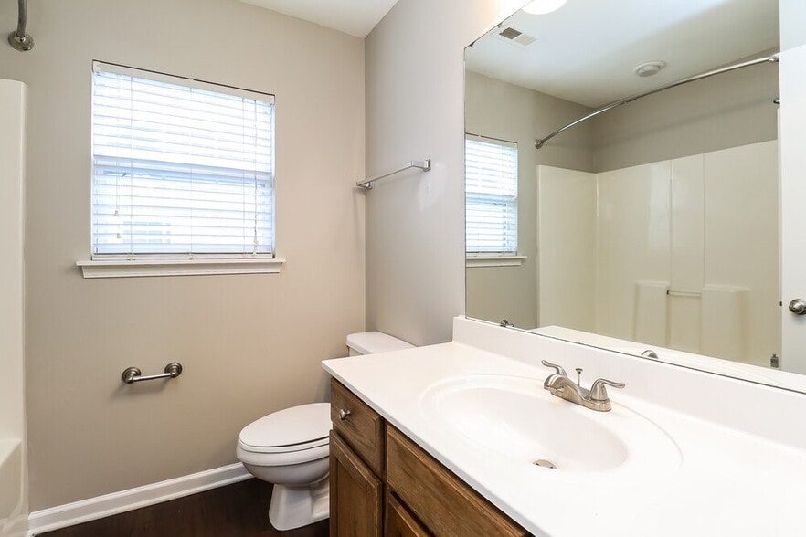 Building Photo - 2619 Rozzelles Landing Dr