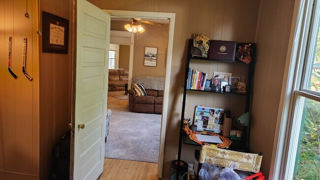 Building Photo - 1410 Breda Ave