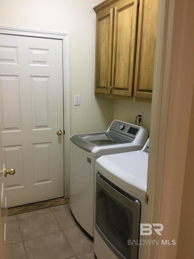 Building Photo - 112 Kensington Ct