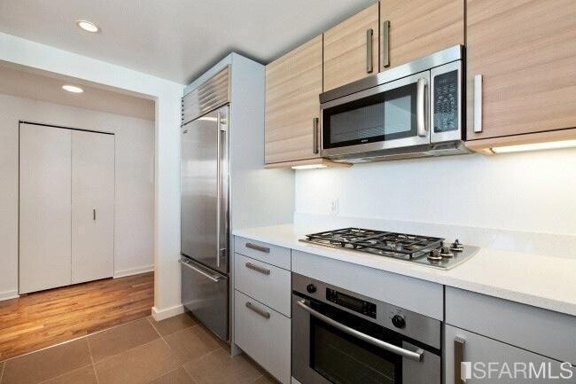 Building Photo - 555 4th St