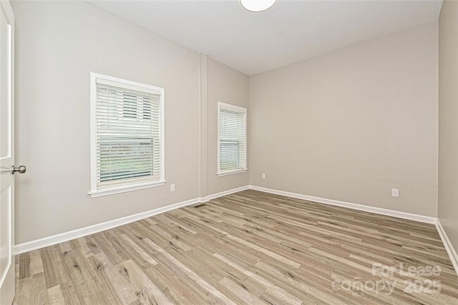 Building Photo - 117 W Henderson St