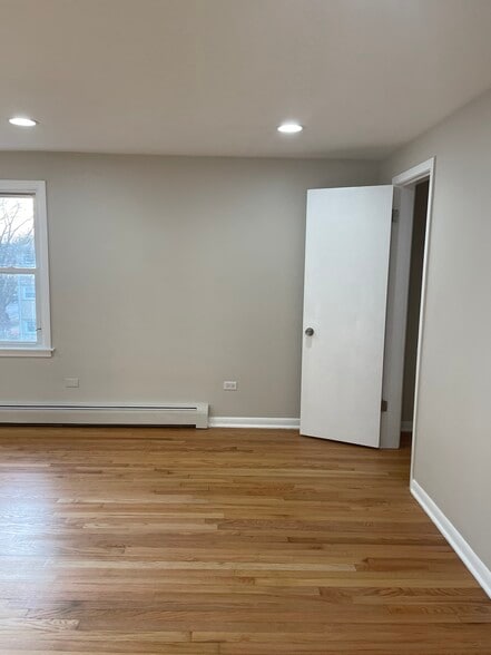 Living room - 8708 W Berwyn Ave
