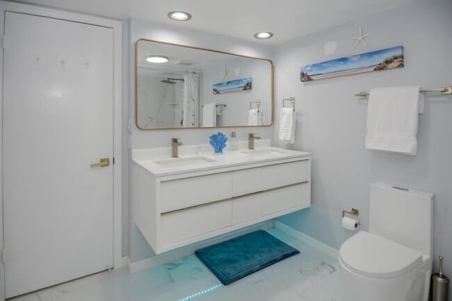 Building Photo - 5540 N Ocean Dr