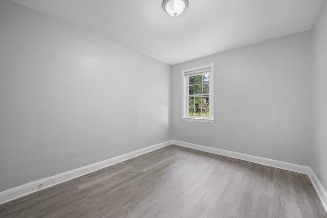 Building Photo - 6151 Chinquapin Pkwy