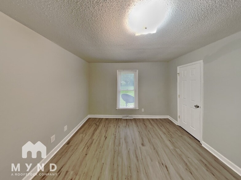 Building Photo - 112 Pineview Ct