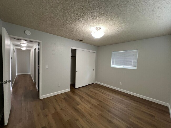 Building Photo - 470 Java St
